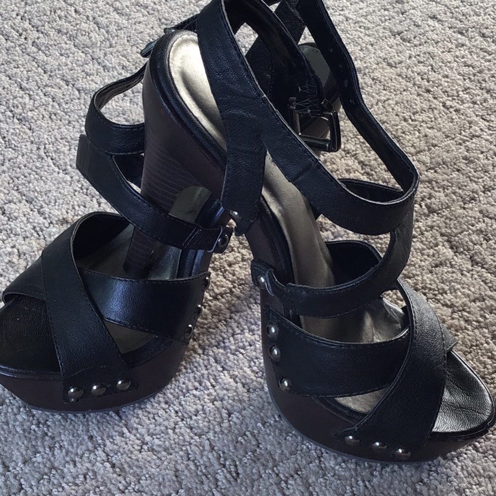 Black heel salads
